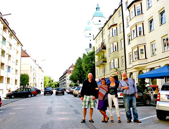 Mitglieder der Initiative »Mehr Platz zum Leben« sehnen eine attraktivere  Ausgestaltung der Hans-Mielich-Straße herbei. 	Foto: Hettich