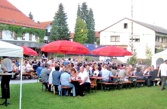Am 4. August laden D’Bianga zum Weinfest auf dem Pöringer Weinfest ein.	Foto: VA