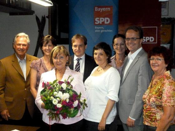 Die SPD stellt Markus Rinderspacher (2. von re.) Hiltrud Broschei (Mitt) als Kandidaten auf.	Foto: Privat