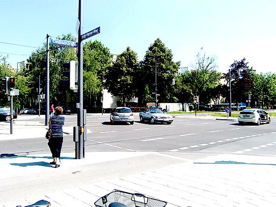 Kreuzung Cosima- / Küfnerstraße / Fritz-Meyer-Weg: Damit keine »Blechknoten« entstehen, werden demnächst die Abbiegespuren markiert.	Foto: hgb