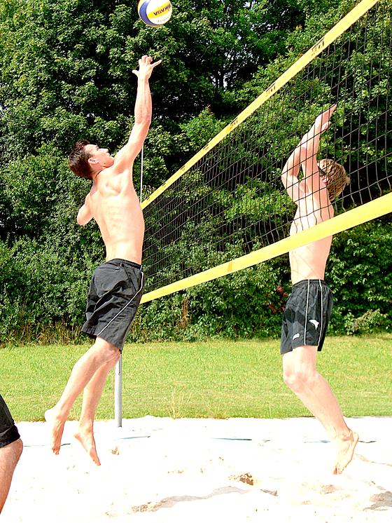 Spannende Spiele konnte man beim Beach-Volleyball-Turnier bewundern.	Foto: VA