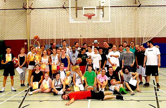 Die Basketballer des TSV Grünwald hatten viel Spaß beim ersten »Mixed-Basketball-Event« in der Helmi-Mühlbauer-Halle. 	Foto: VA