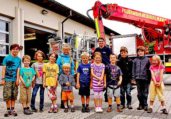Die Buben und Mädchen, die die FFW in Neubiberg im Rahmen des Ferien­programm besuchten, hatten viel Spaß. 	Foto: FFW