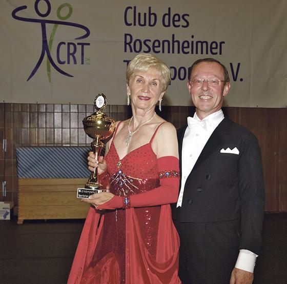 Inge und Peter Schießl nahmen den Innpokal freudestrahlend entgegen.	Foto: VA