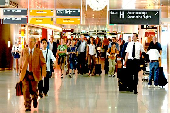 Bei 3,2 Millionen Reisenden allein im Juni auf dem Flughafen München (damit das höchste Passagieraufkommen, das jemals im Juni am Flughafen registriert wurde) bleibt immer was liegen. Foto: Werner Hennies/Flughafen München GmbH