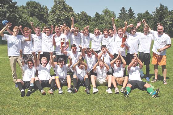 Die Mannschaft des FC Fasanerie freut sich über ihren Erfolg.	Foto: Privat
