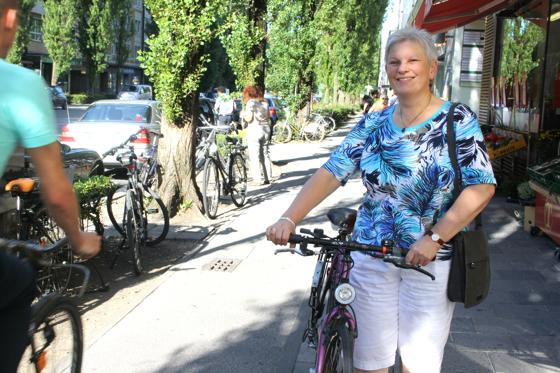 Radfahrer und Fußgänger haben in der Lindwurmstraße zu wenig Platz, rügt ADFC-Sprecherin Traudl Schröder.	Foto: Julia Stark