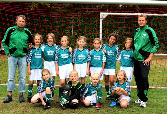 Viel Spaß hatten die kleinen Fußballerinnen und ihre Trainer bei ihrem ersten Turnier in Höhenkirchen-Siegertsbrunn.	Foto: Privat