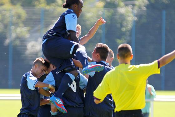 Freude über den vierten Sieg im vierten Spiel: U17-Junglöwen. Foto: A. Wild
