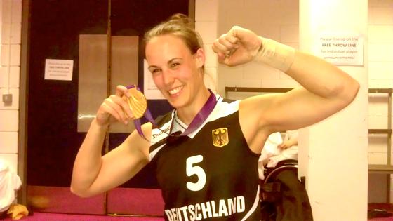 Johanna Welin mit ihrer Goldmedaille. Foto: Privat