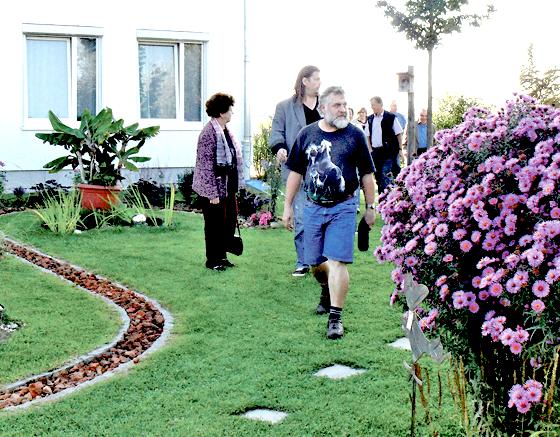 Der Tag der offenen Gartentür beim Haus Wartenberg war für die 100 Gäste durchaus informativ. Die liebevoll gepflegten Gartenanlagen gehören zum Haus und zum Therapieprogramm. 	Foto: sy