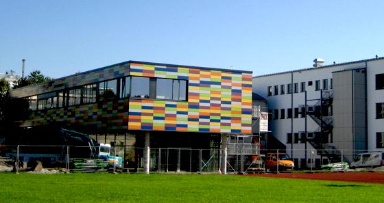 Pünktlich zum neuen Schuljahr ist der Anbau der Grundschule fertig geworden. 	Foto: Stadt Garching