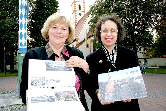 Den Kalender »Moosach 2013« präsentieren BA-Vorsitzende Johanna Salzhuber (links) und Veronika Linden vom Moosacher Geschichtsverein.  	Foto: ws