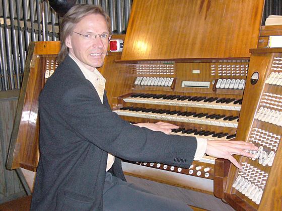 Armin Becker spielt am 17. Oktober auf der Orgel Musik aus und über Kanada. Foto: VA
