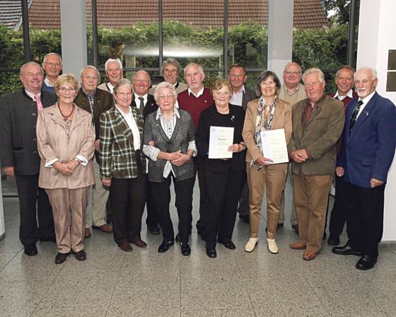 Anlässlich des 60-jährigen Jubiläum wurden Vereinsmitglieder mit einer Urkunde geehrten. Foto: Privat