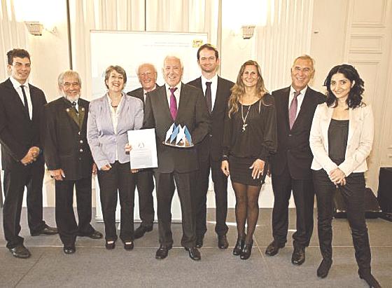 Erster Vorsitzender des SVN München e.V., Norbert Kreitl (Mitte), freute sich über die Verleihung des Bayerischen Integrationspreises 2012.	Foto: Privat