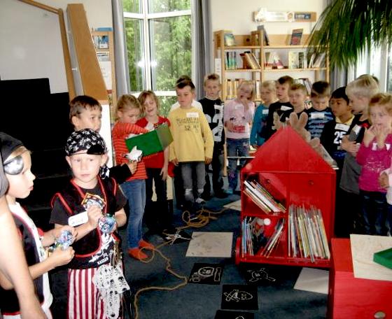 Das Piratenfest in der Bücherei Hallbergmoos besuchten über 50 Erstklässler. Foto: Gemeindebücherei