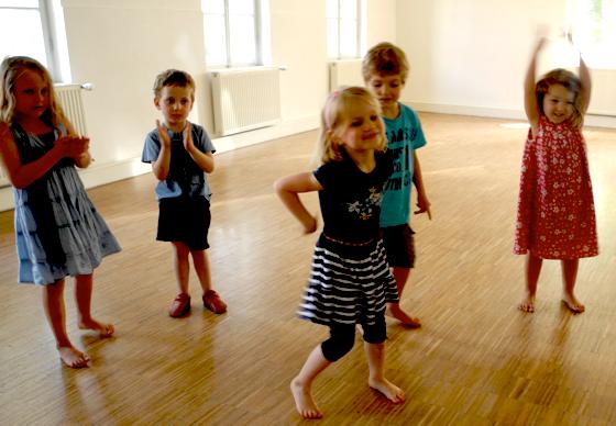 Musik und Tanz für Kinder ab vier Jahren wird in der Mohr-Villa angeboten.	Foto: VA
