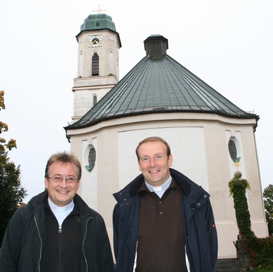 Pfarrer Rolf Merkle (rechts) und Pfarrer Hans-Joachim Brennecke leiten gemeinsam die Milbertshofener Pfarreien St. Georg (Foto) und St. Lantpert sowie Maria vom Guten Rat in Schwabing.	Foto: ws