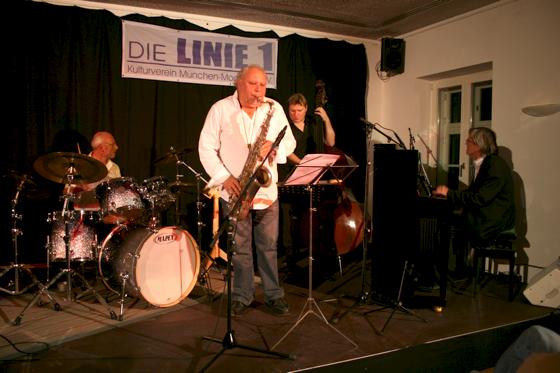 Professionell und virtuos präsentierten sich die Jazzmusiker im Pelkovenschlössl.	Foto: VA