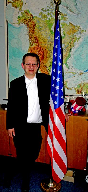 Raimund Lammersdorf, Geschäftsführender Direktor des Amerika-Hauses, freut sich auf die unparteiische Wahlparty am 6. November. 	 Foto: Kohnke