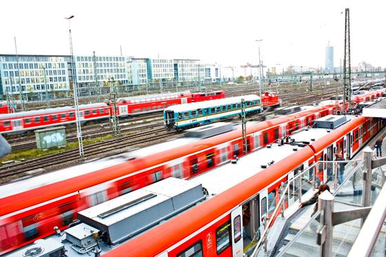 Seit 40 Jahren gibt es die Münchner S-Bahn. Einige meinen das Erfolgsmodell schwächelt. Foto: VA
