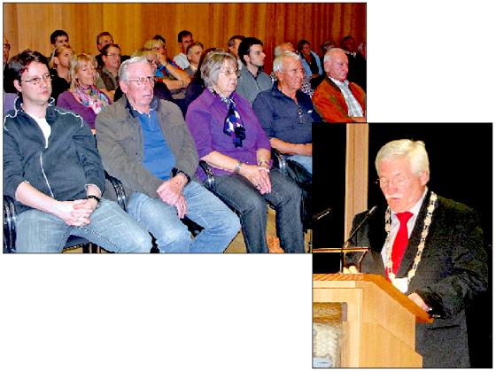 Gut hundert Feldkirchner waren gekommen, um zu hören, was ihr erster Bürgermeister Werner van der Weck bei der Bürgerversammlung zu berichten hatte.	Fotos: cs