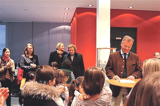Bürgermeister Jan Neusiedl begrüßte die Gäste bei der Ausstellungseröffnung.	Foto: VA