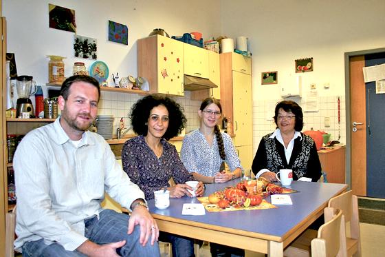 Die Initiatoren des »Eltern-Café« an der St.-Martin-Schule (v. l.): Christoph Heidenhain, Tharwa Alghzawi-Safadi, Shaula Möller und Klaudia Schenkl.	Foto: HH