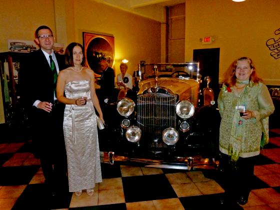 Galaabend in Americas Packard Museum mit der Präsidentin der Oakwood Sister City Association, Lisa Singh (rechts im Bild)