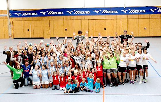 Die aktiven Handballer des TSV Ottobrunn. 	Foto: privat