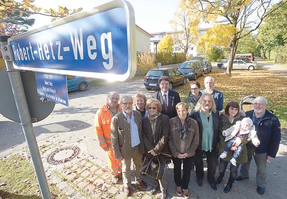 Bei der offiziellen Eröffnung des neu benannten Weges am 25. Oktober.	Foto: Claus Schunk