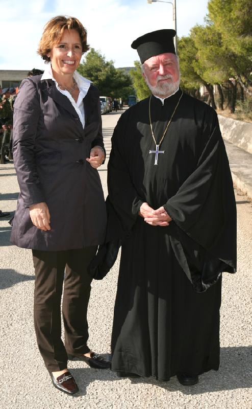 Auf Visite in Athen: Bayerns Familienministerin Christine Haderthauer mit Erzpriester Malamoussis in der griechischen Hauptstadt. Foto: Privat