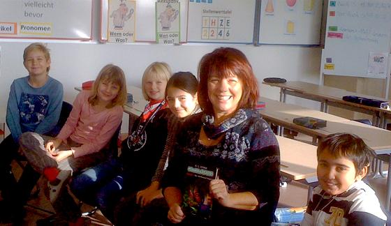 Diana Stachowitz beim Vorlesetag in der Grundschule am Amphionpark. 	F.: VA