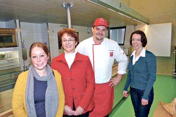 Stephanie Brich (Verpflegungsbeauftragte), Brigitte Hepting, Koch Thomas Svoboda und Kristin Mayr (v. l.).	Foto: bb
