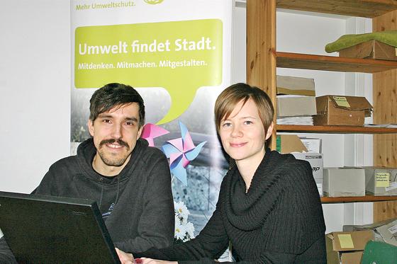 Bringen Jung und Alt für den Klimaschutz zusammen: Projektleiter Christian Grundmann und Vanessa Martini.	Foto: scy