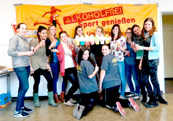 Die weibliche A-Jugend beteiligt sich an der Aktion »Alkoholfrei Sport genießen«.	Foto: privat