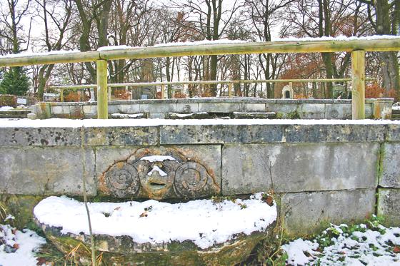 Derzeit noch in traurigem Zustand  doch die Kaskaden am Ostfriedhof sollen in den kommenden Jahren saniert werden.	Foto: HH