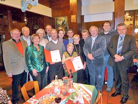 Neuperlacher SPD ehrt langjährige Mitglieder bei  ihrer Jahresabschlussfeier.	Foto: Privat