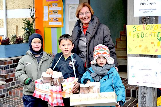 Beim Tag der offenen Tür in der Montessorischule Niederseeon war auch Renate Will zu Gast. 	Foto: Schule
