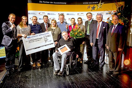 Bei der Preisverleihung erhielt der TSV Milbertshofen seinen Stern und einen Scheck.	Foto: VA