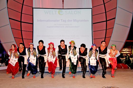 Folkloregruppen bringen Tanz, Tracht und Musik vom Balkan und vom Schwarzen Meer nach München.	VA