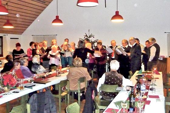 Vor dem Schleißheimer Advent kam noch die eigene traditionelle Adventsfeier der Sänger.	Foto: VA