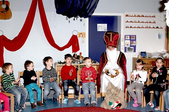 Die Kinder des Wolkenschlösschens mit dem Nikolaus.	Foto: privat