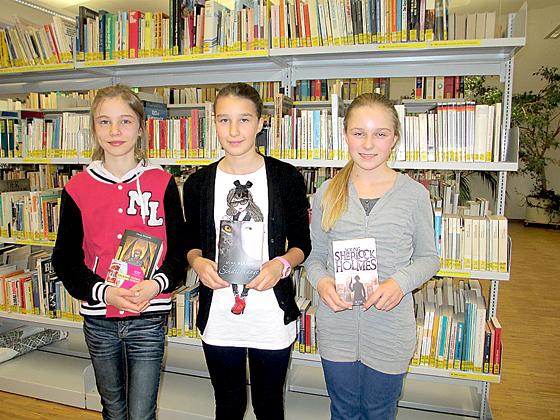 Die drei besten Leserinnen des Humboldt-Gymnasiums: Carolin Schneider, Giulia König und Lena Warkus.	Foto: Schule