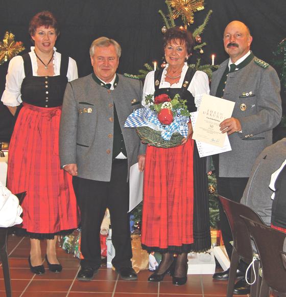 Bei der Weihnachtsfeier der Denninger Schützen konnten einige langjährige Mitglieder geehrt werden. 	Foto: privat