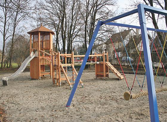 Der Spielplatz an der Herbergstraße wurde auf Wunsch der Kinder vom Baureferat der Stadt mit neuen, modernen Spielgeräten ausgestattet. F.:ws