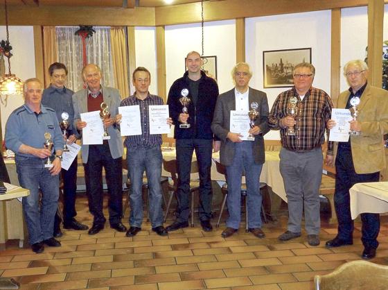 Preisträger 2012 des Schachclubs Kirchseeon, die bei der Siegerfeier anwesend waren.	Foto: Schachclub
