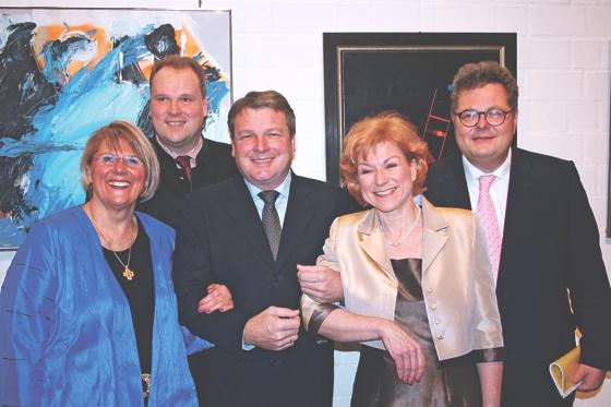 Beim Neujahrsempfang der CSU Garching: Erste Bürgermeisterin Hannelore Gabor, Vize-Landrat Christoph Göbel, MdL Ernst Weidenbusch, CSU-Ortsvorsitzende Kerstin Tschuck und MdL Alex Dorow (von links).	Foto: ws