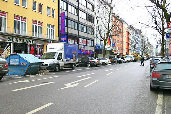 Am Image des Viertels feilen, etwa hier an der Goethestraße, wollen Wickenhäuser und seine Mitstreiter im Verein Südliches Bahnhofsviertel.	scy